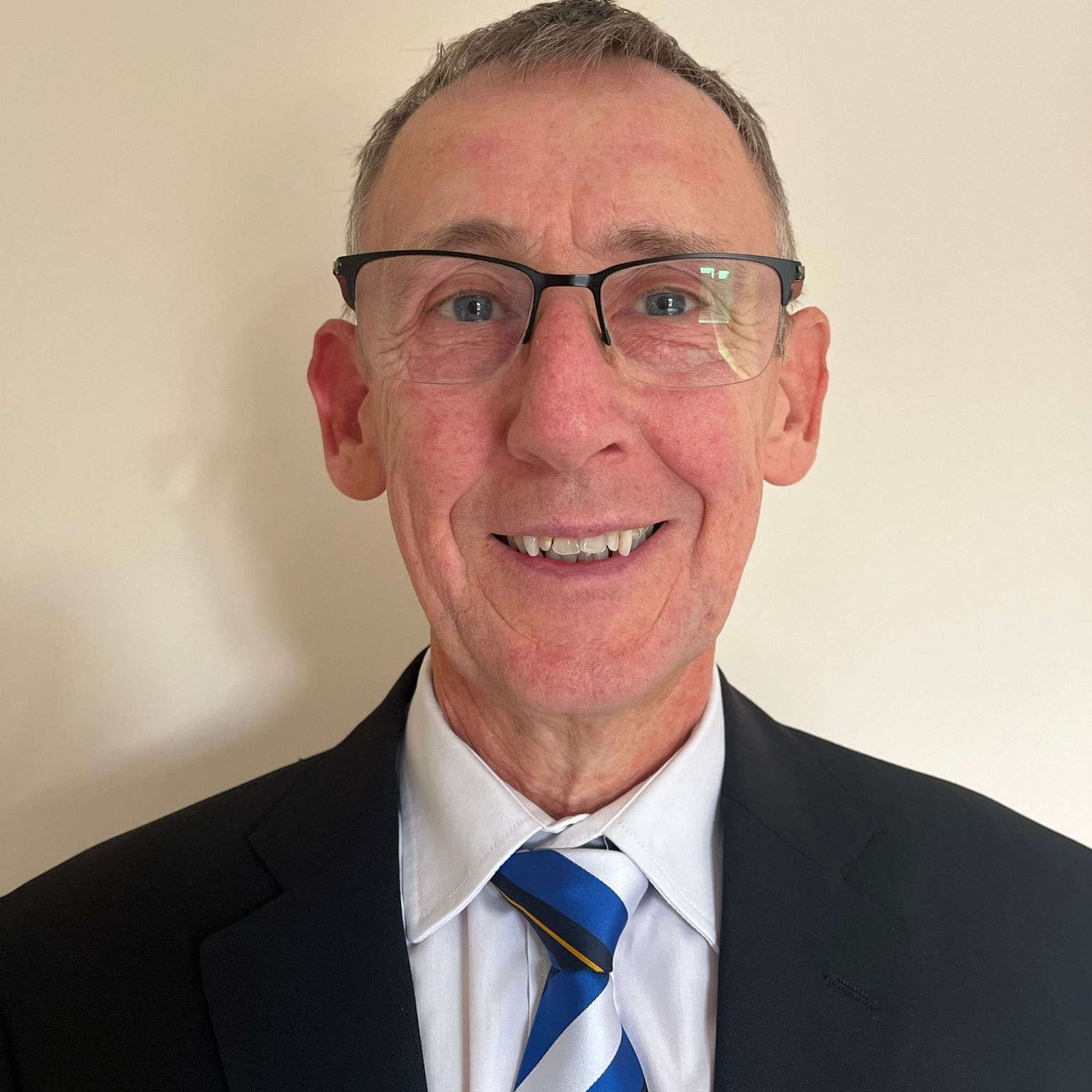 Martin Kettlewell<br>Associate MD/Accompanist