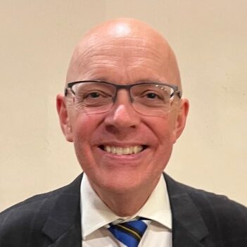 Tom Taylor<br>Associate MD/Accompanist 
